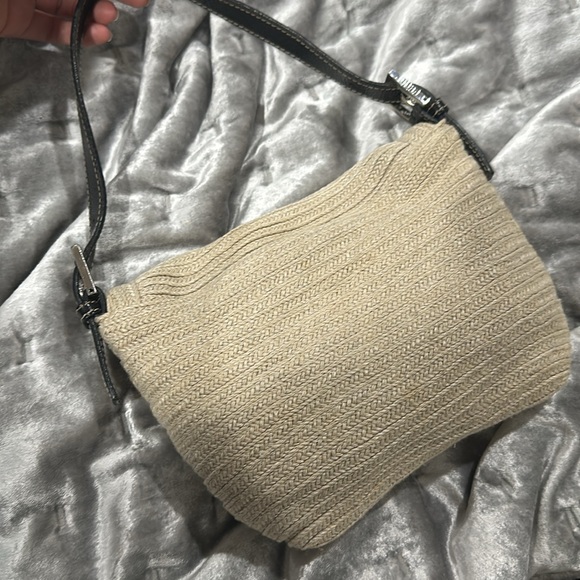 Fendi baguette raffia and black leather trim - Picture 3 of 4